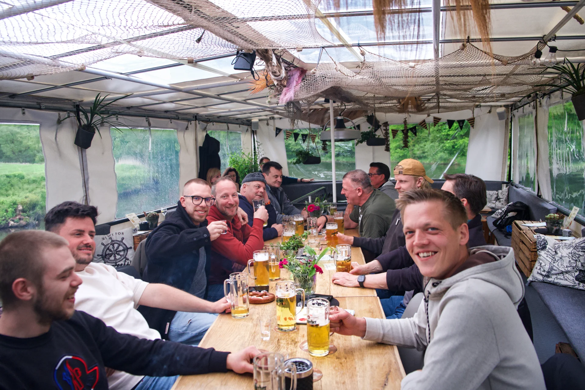 Vatertags-Frühschoppen auf der MS Weserstein mit Gästen an Bord